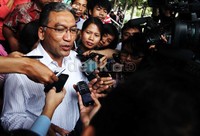 Di dalam pemeriksaan kali ini, penyidik memutar ulang rekaman rapat pembahasan status Bank Century pada 24 November 2008 silam.