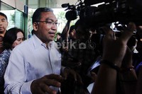 Fuad Rahmany meninggalkan gedung KPK, Jakarta.