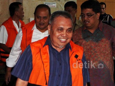 Tiga Tersangka Kasus Korupsi Jalani Pemeriksaan