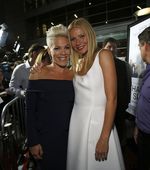 Tampil Feminin, Pink Tetap Nge-rock