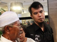 AQJ sempat bingung banyak orang asing yang jenguk dia, ujar Dhani. Asep/detikHOT.