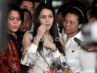 Maia memberikan komentarnya usai diperiksa di Ditlantas Polda Metro Jaya, Pancoran, Jakarta Selatan, Senin (16/9/2013). Noel/detikHOT.