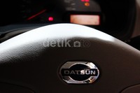 Datsun Go menggendong mesin 1.2 liter 3 silinder, hanya ada transmisi manual 5 speed.