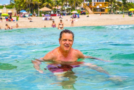 Tak Sengaja Teguk Air Laut Saat Menyelam? Ini Dia Manfaatnya Bagi Tubuh