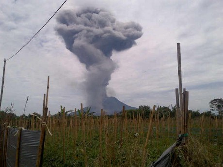 22 Sekolah Diliburkan Akibat Letusan Gunung Sinabung