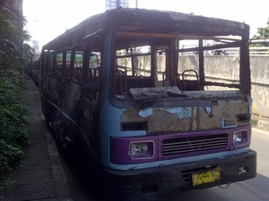 Sopir dan Kernet Bus Kowanbisata yang Dibakar Massa di Jagakarsa Kabur