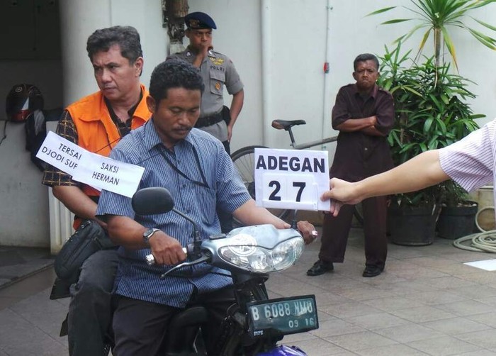 Rekonstruksi Kasus Suap Pegawai MA Berlanjut di Kantor Hotma