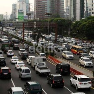 Daripada Mobil Murah, Pemerintah Harusnya Subsidi Angkutan Umum