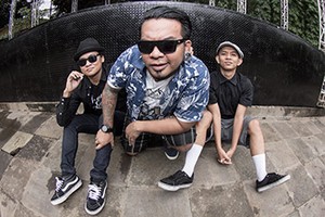 Endank Soekamti Kejutkan Penggemar dengan Konser Rumahan