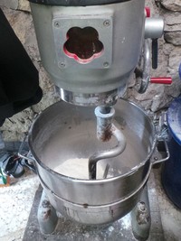 Inilah alat pengaduk adonan kue. Pada masa jayanya, Toko Roti Samuel bisa menjual hingga 400-500 roti tawar setiap harinya (Eny/detikTravel)