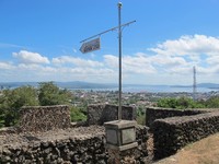 Benteng Keraton Buton adalah salah satu objek wisata yang wajib didatangi saat liburan ke Buton di Sulawesi Tenggara. Benteng ini merupakan yang terluas di dunia, seperti ditasbihkan oleh Guiness Book of Record tahun 2006 (Shafa/detikTravel)
