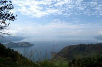Bentuk Danau Toba memang begitu-begitu saja. Tapi di situlah hebatnya Danau Toba. Berarti, tidak pernah akan ada bosannya wisatawan datang ke sini untuk menikmati pemandangan yang ada (Fitraya/detikTravel)