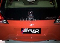 Honda Brio Satya tersedia dalam 6 pilihan warna menarik, yakni Taffeta White, Alabaster Silver Metallic, Crystal Black Pearl, Rallye Red, Sunset Orange II dan Polished Metal Metallic.