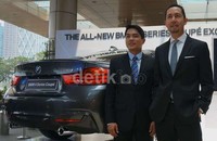 Tampilan BMW seri-4 Coupe menunjukkan sebuah kendaraan yang elegan, bertenaga, dan penuh dengan estetika.