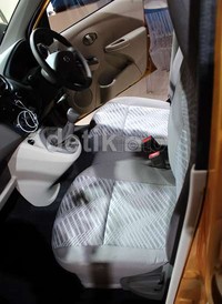 Interior Datsun menawarkan kelegaan lebih dari sebuah mobil kecil.