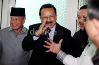 Foke menyapa anggota Komisi I DPR.