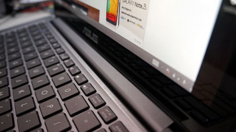 Laptop Asus U38N, Memikat dengan Layar Ponsel Besar