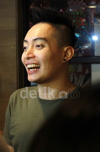 Edric Tjandra juga ikut menjenguk Dul. Asep/detikHOT.