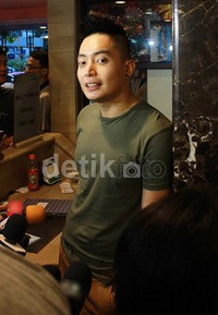 Edric sempat berbincang-bincang dengan awak media. Asep/detikHOT.