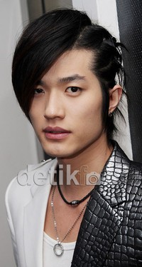 Saya berharap sukses berduet, tapi mau fokus bersama dan ubah image. Penilaian fans dan masyarakat baik, saya bersyukur, harap Lee. Gus Mun/detikHOT.