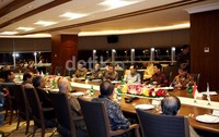 Ketua Komite Ekonomi Nasional Chairul Tanjung menjamu mantan Presiden Korea Selatan Lee Myung-bak.