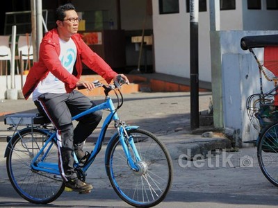 Wali Kota Bandung Gowes Sepeda ke Kantor