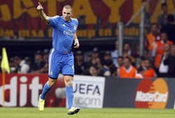 Karim Benzema menyumbang 2 gol. REUTERS/Murad Sezer.