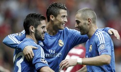 Para mencetak gol Real Madrid. REUTERS/Osman Orsal.