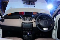 Interior Duster, mulai 2015, Renault akan merakit mobil di Indonesia.