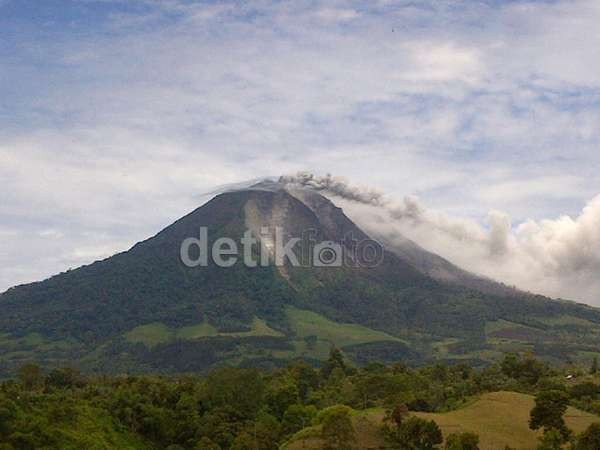 Ditikam Selingkuhan, Pengungsi Gunung Sinabung Dilarikan ke RS