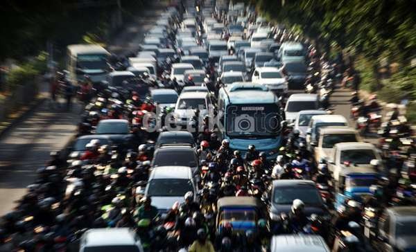 Jokowi: Mobil Murah Nggak Benar, yang Benar Transportasi Murah