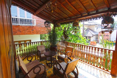 Bebas Mistis, Rumah Irfan Hakim Dipenuhi Barang Antik Bebas Mistis, Rumah Irfan Hakim Dipenuhi Barang Antik