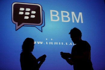 Di Android, aplikasi BBM tersedia di Google PlayStore mulai 21 September. Sementara iPhone di AppStore, sehari setelahnya, 22 September.