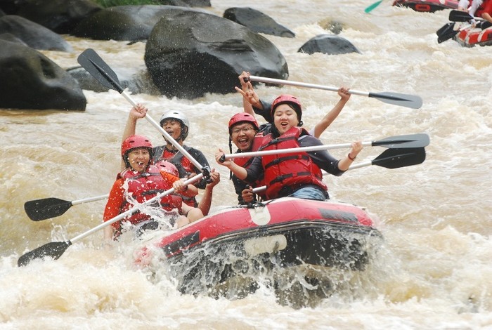 Risiko Cedera Saat Arung Jeram yang Mesti Diwaspadai