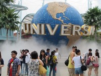 Universal Studios Singapura adalah bagian dari Resorts World Sentosa Singapura. Di sana terdapat 24 wahana dalam 7 zona, yaitu Hollywood, New York, Sci-Fi City, Ancient Egypt, Lost World, Far Far Away, dan Madagascar (Afif/detikTravel)