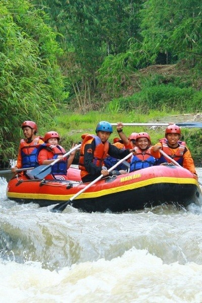 7 Tempat Rafting Favorit Pilihan Anda