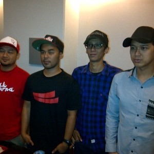 Mengenang Kebersamaan Bondan dan Fade 2 Black