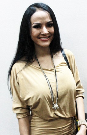 Chyntiara Alona Ngaku Pernah Diberi Uang Oleh Vicky Prasetyo