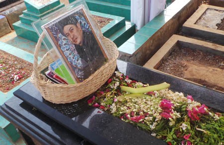 Makam Uje Direnovasi, Carissa Putri Melahirkan Anak Pertama