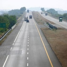 5 Ruas Tol Tak Lulus Standar Pelayanan Karena Lampu Mati dan Jalan Berlubang