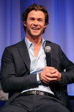 Wajah Sumringah Chris Hemsworth