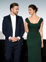 Bibir Merah Gemma Arterton