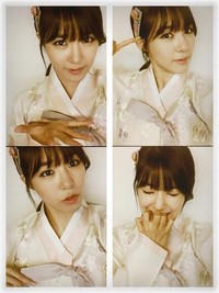 Tiffany juga mengunggah fotonya memakai hanbok lewat akun UFO. (UFO)