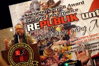 Soegeng Sarjadi memberikan sambutan.