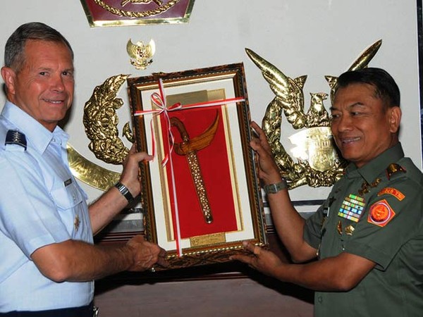 Panglima TNI Terima The Commander US TRANSCOM