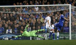 Bertanding di Stamford Bridge, Kamis (19/9/2013) dinihari WIB, Chelsea secara keseluruhan tampil dominan. The Blues juga membuat gol lebih dulu dari gelandang Brasil Oscar di akhir babak pertama. REUTERS/Stefan Wermuth.