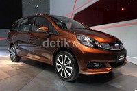Karena masih berbentuk prototipe MPV Honda yang bernama Mobilio ini harganya diperkirakan akan dilepas mulai dari Rp 150 juta hingga Rp 180 juta.
