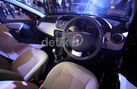 Untuk meningkatkan keamanan, Renault sudah memberikan dual airbag untuk pengemudi dan penumpang di bagian depan serta fitur ABS with EBD dan BA.