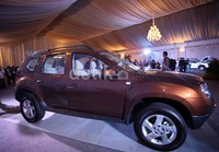 Mobil ini dibekali mesin diesel 1.5 dCi