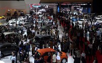 Begitu dibuka, Indonesia Internasional Motor Show 2013 langsung diserbu pengunjung.